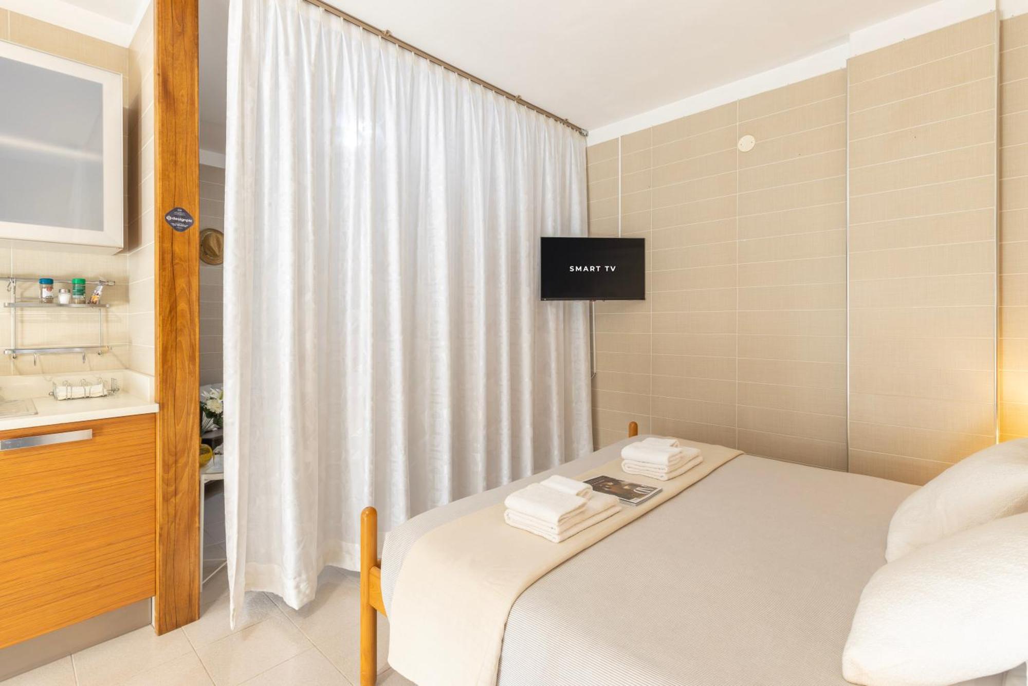 Ice Apartment - Free Wifi Quartu Sant'Elena Bagian luar foto